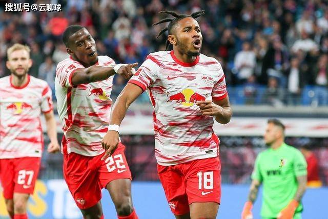 高诗岩17+9山东险胜新疆 齐麟17分李炎哲15分